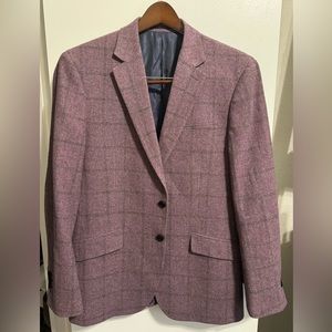 All-wool Men’s Sports Coat, 42R; in excellent condition.